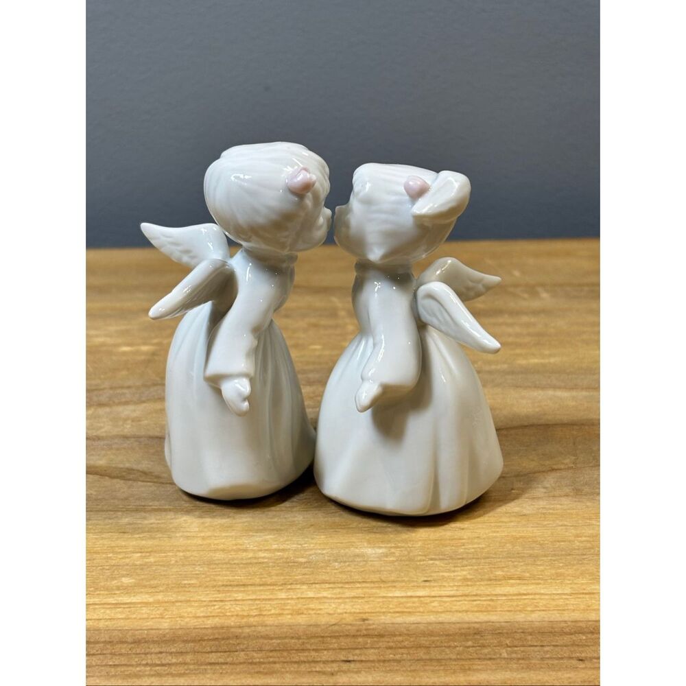 Vintage Enesco Set Of 2 Kissing Angels 3" Tall Porcelain With Pink Roses In Hair